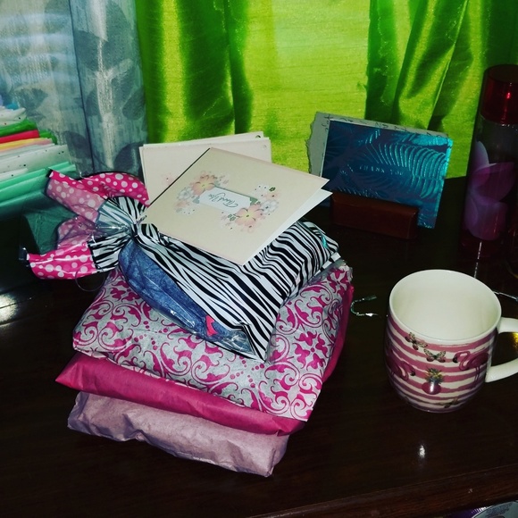 Meet your Posher, Holy - Picture 2 of 8